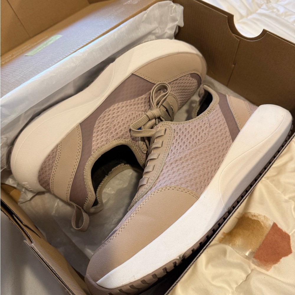 Women's Beige Mesh Platform Lace-Up Sneakers